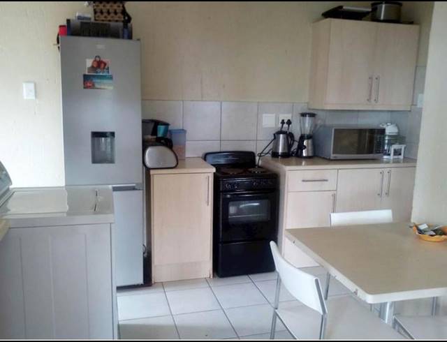 2 BEDROOM APARTMENT FOR SALE IN KEMPTON PARK CENTRAL